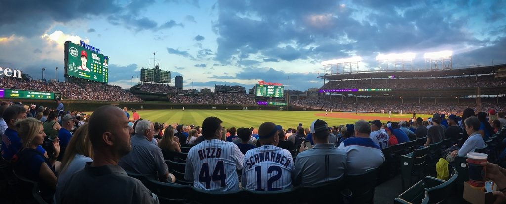 5 hotels near Wrigley Field Chicago with free parking